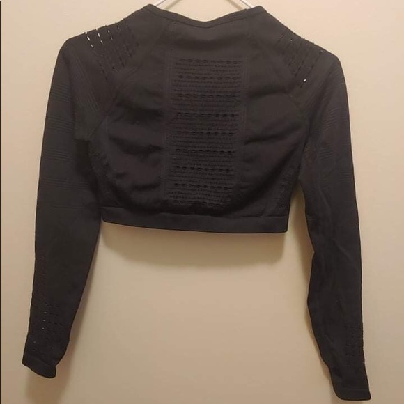 π₯π₯5 items for $25!π₯π₯ Gymshark athletic top- xs - Picture 2 of 3